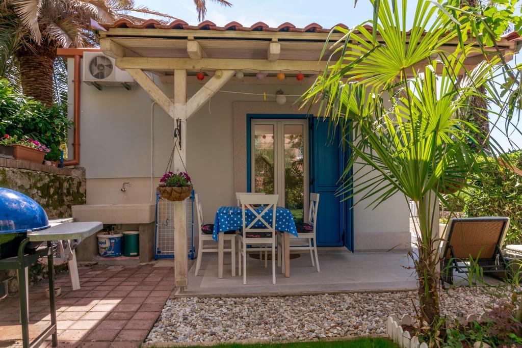 Beachfront House With Private Jacuzzi And Garden Zadar Exterior photo